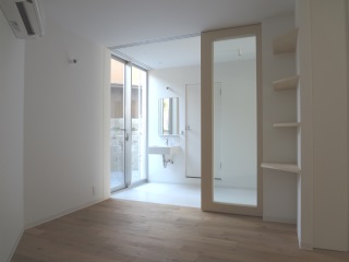 真中クローゼット半開